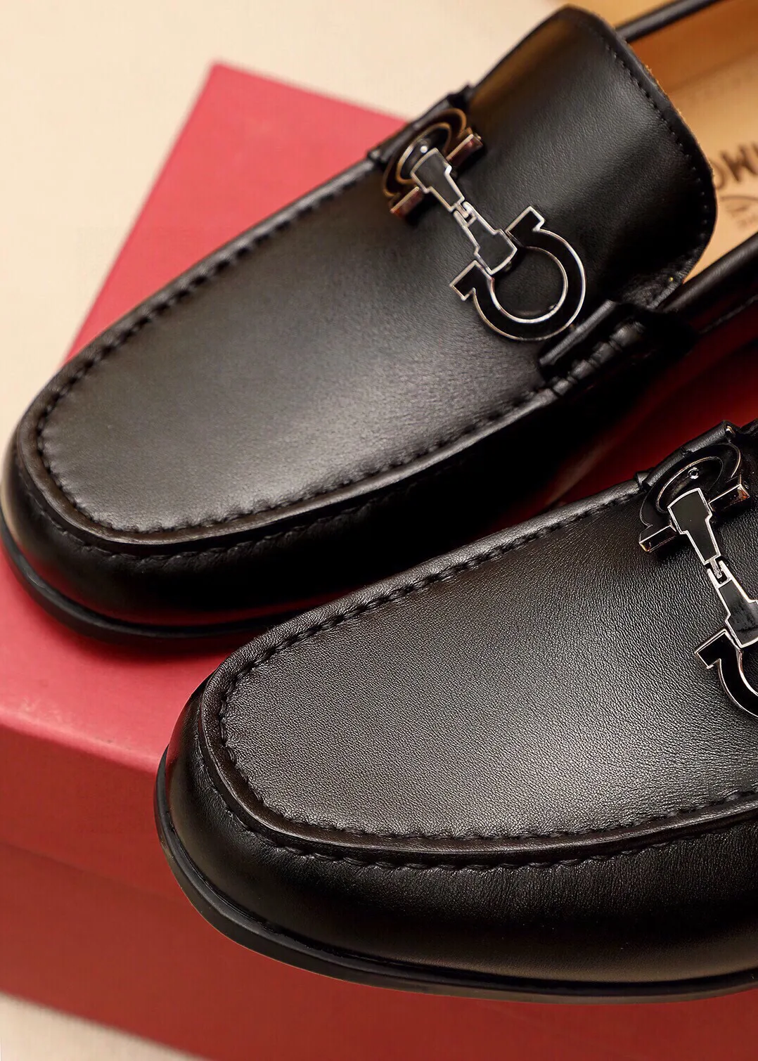 Men's shoes 💰480 💐 Product trademark: Ferragamo "Ferragamo" casual leather shoes Regular size: 38-44 (45🉑️customized) Product materials: Selected imported first-layer calfskin upper + luxury hardware buckle, imported water-dyed cow leather lining. Strong three-dimensional visual effect, original outsole color: 4⃣️seed leather materials available